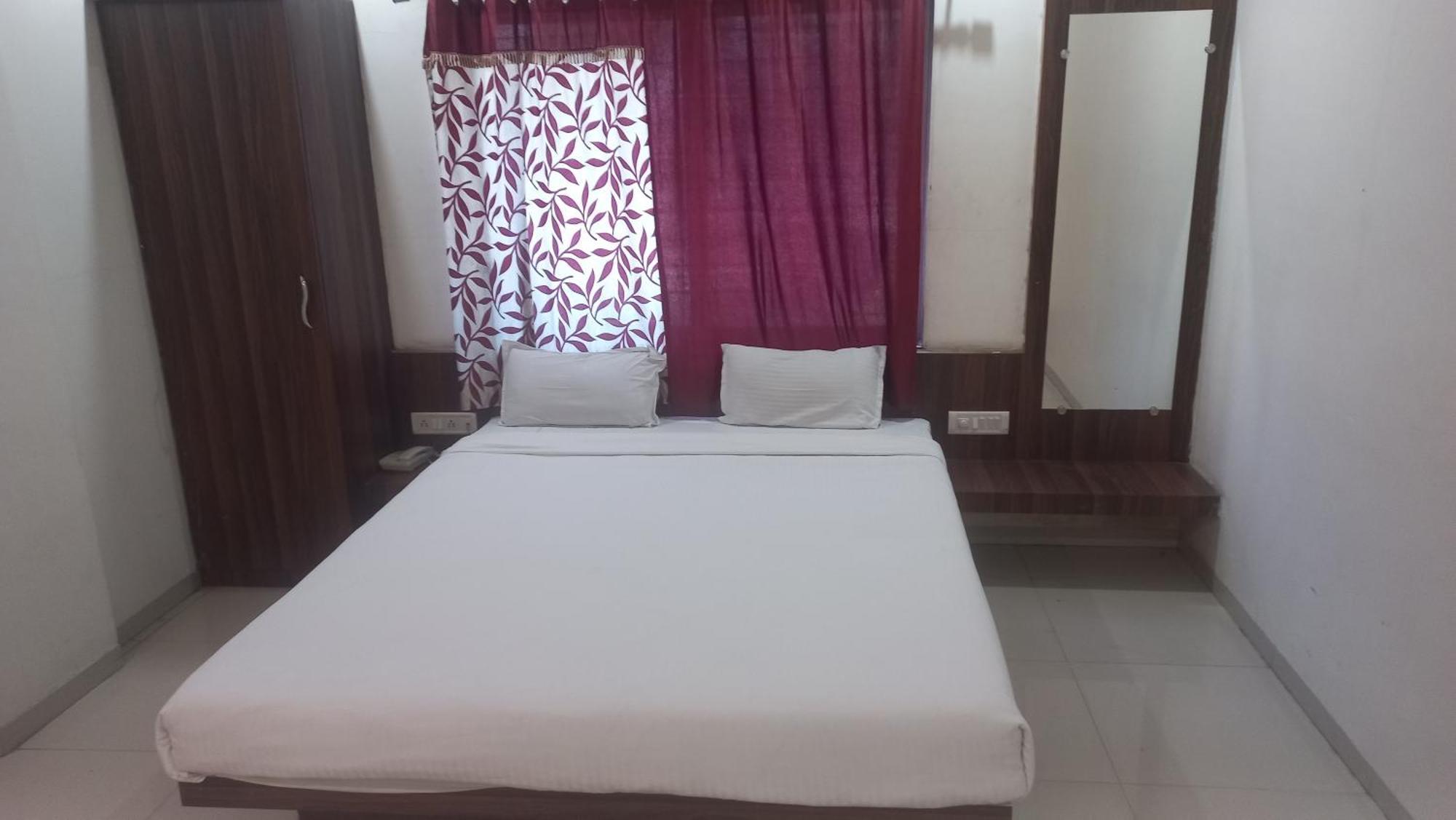Hotel Namrata Nashik Buitenkant foto
