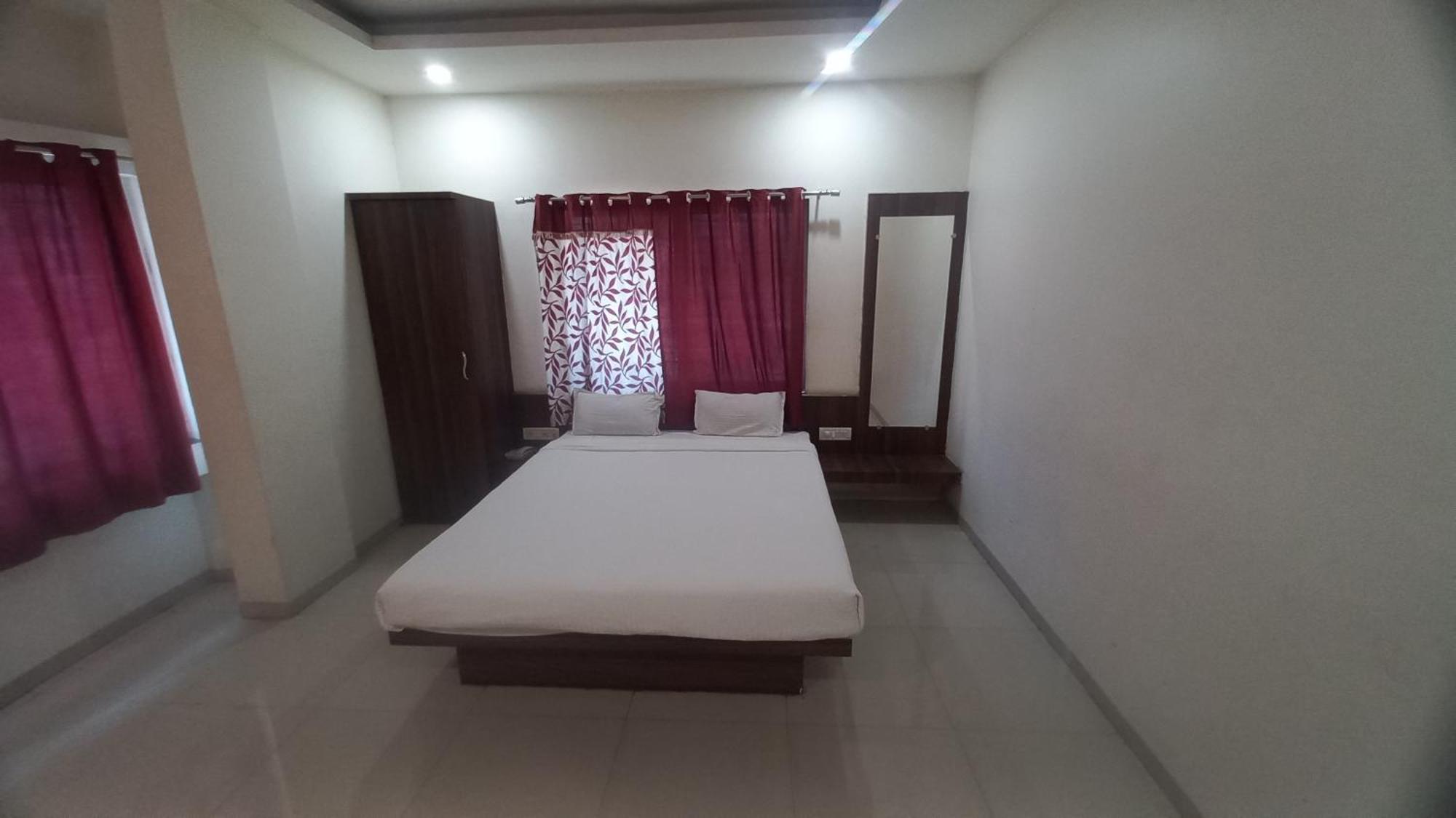 Hotel Namrata Nashik Buitenkant foto